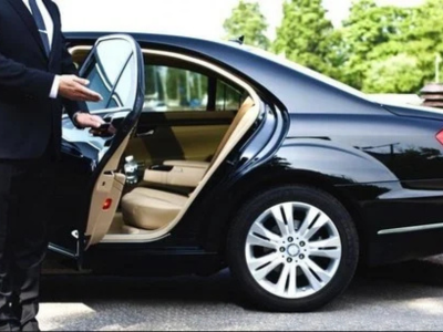 Taxi Service in Noida/Holiday Travels/corporate